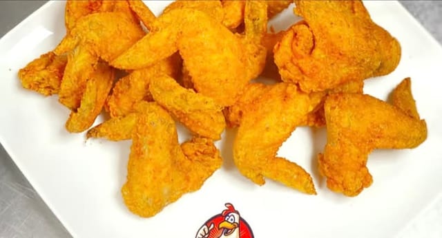 8 Chicken Wings.